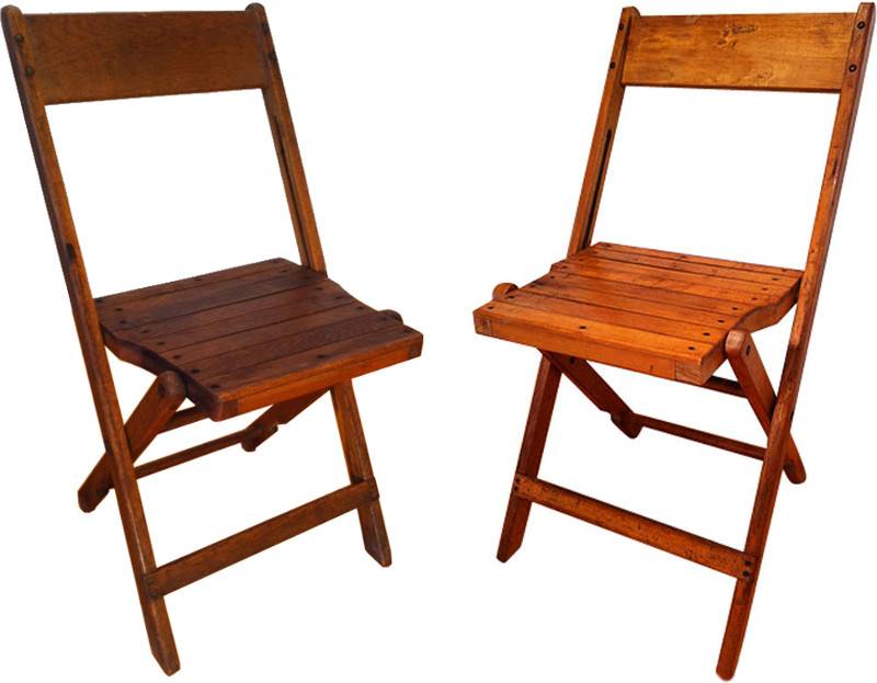 Vintage folding chairs in light and dark finish